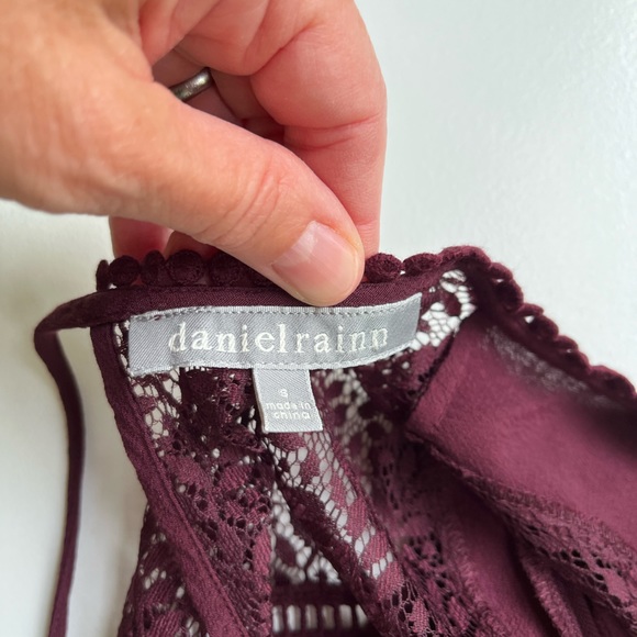Daniel Rainn, size small, burgundy cap sleeve tank - Picture 5 of 7